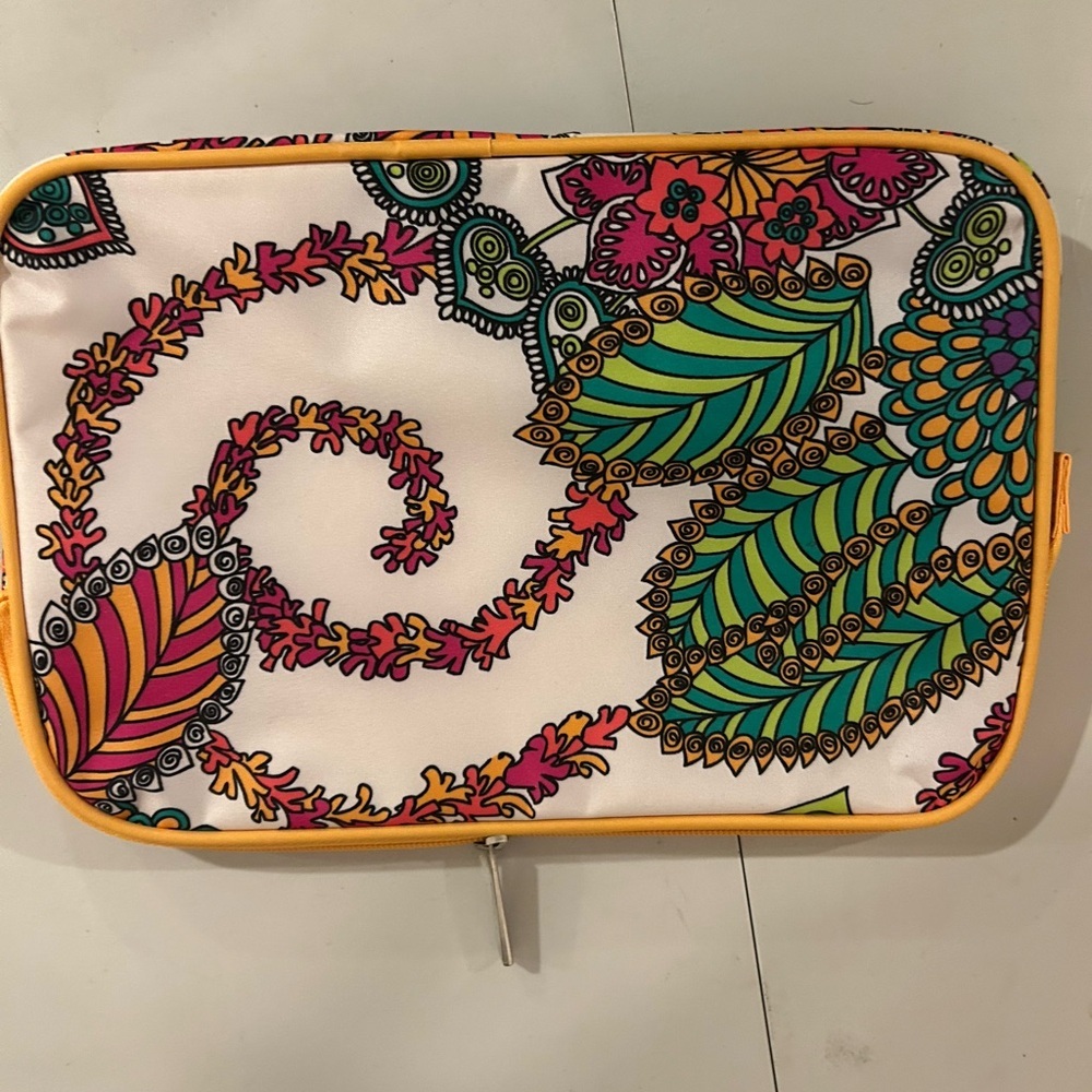 Clinique Tropical Leaf Print Pouch - Picture 2 of 4